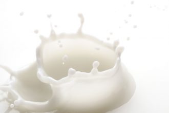 いつも飲んでいる牛乳の害？！ミルクパラドックスとは。